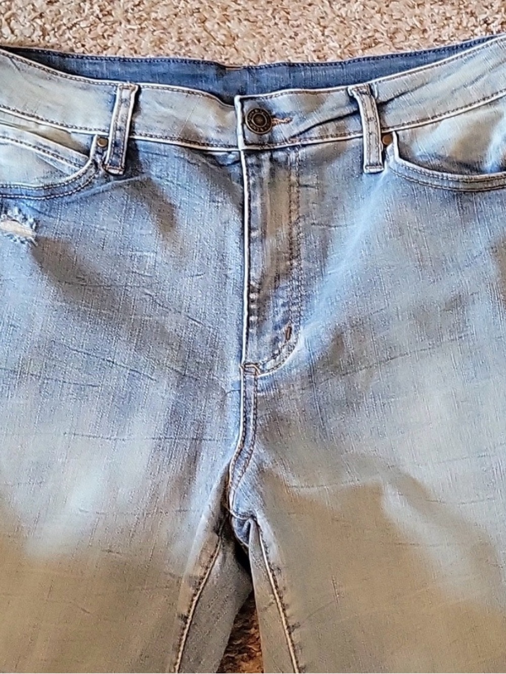 Grace & Lace Shark Bite Jeans Sz 10 Light Wash Distressed Raw Hem Stretch NEW - Picture 3 of 9